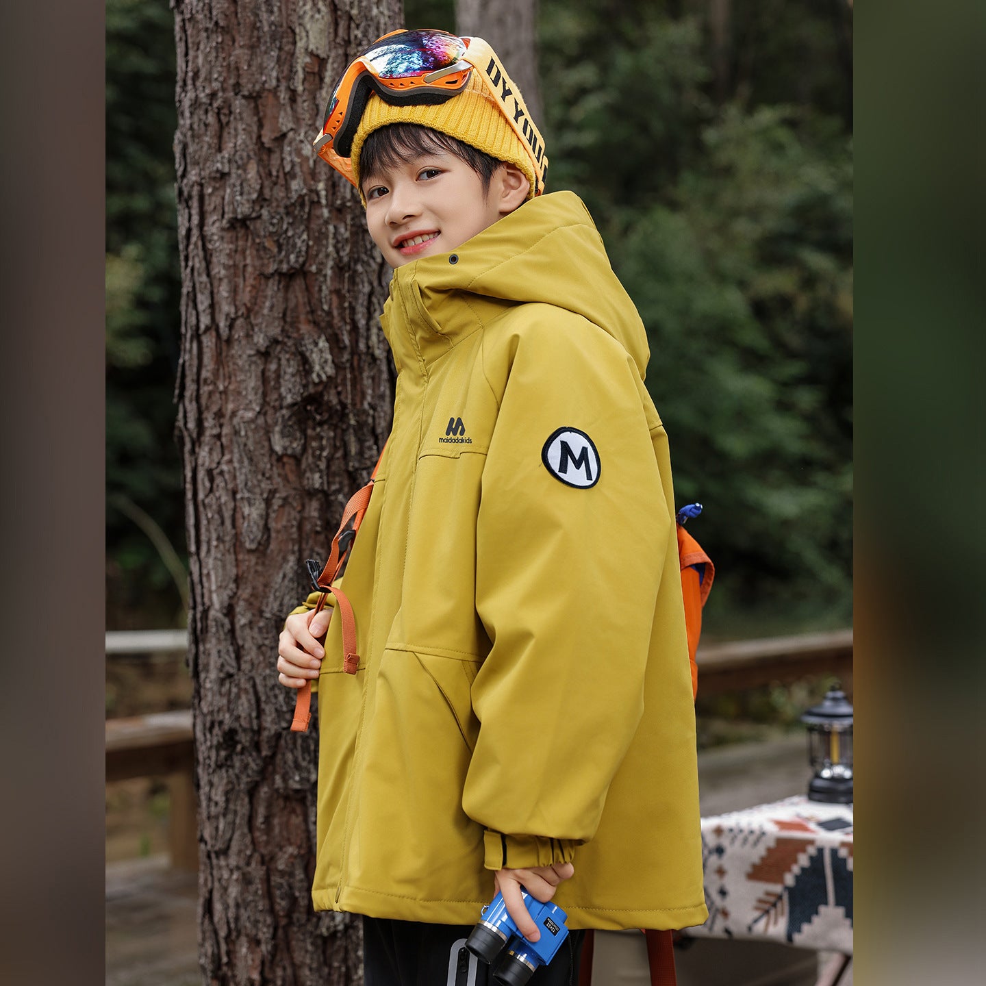 Middle-aged and older children's three-in-one jacket, removable fleece liner, windproof, waterproof and wear-resistant, special for skiing, hiking and camping