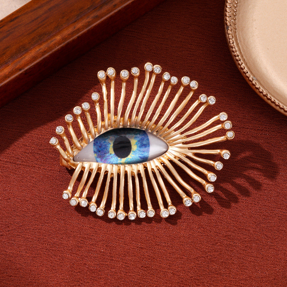 Long-lashed Devil's Eye Brooch