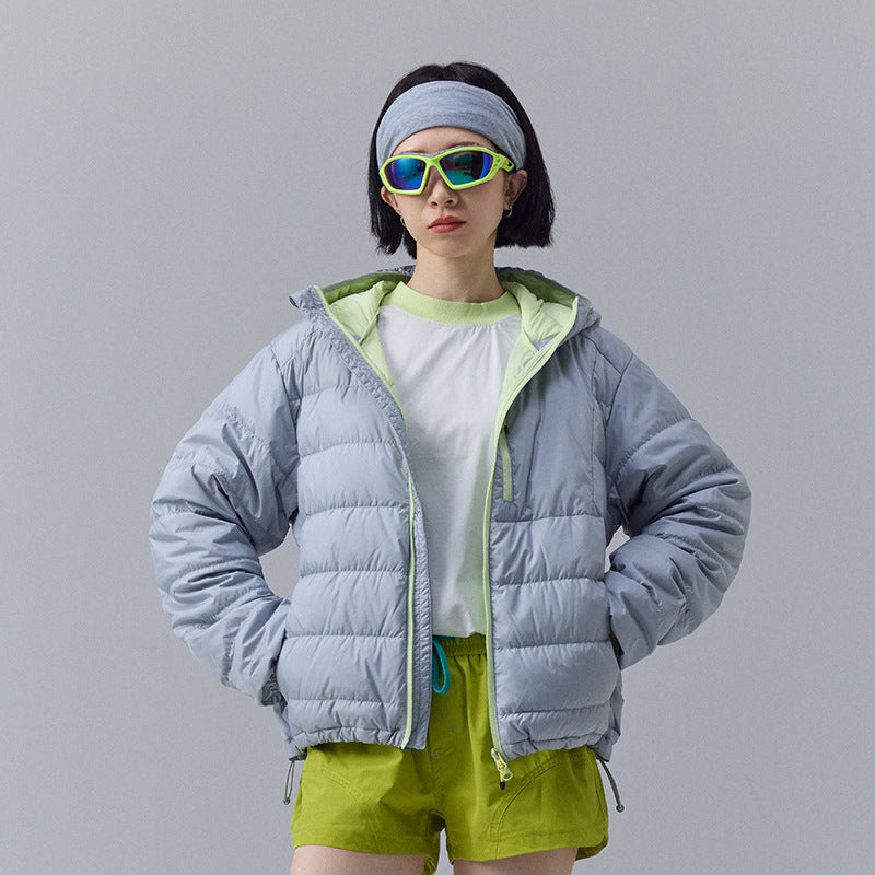 Lightweight contrasting color hooded down jacket